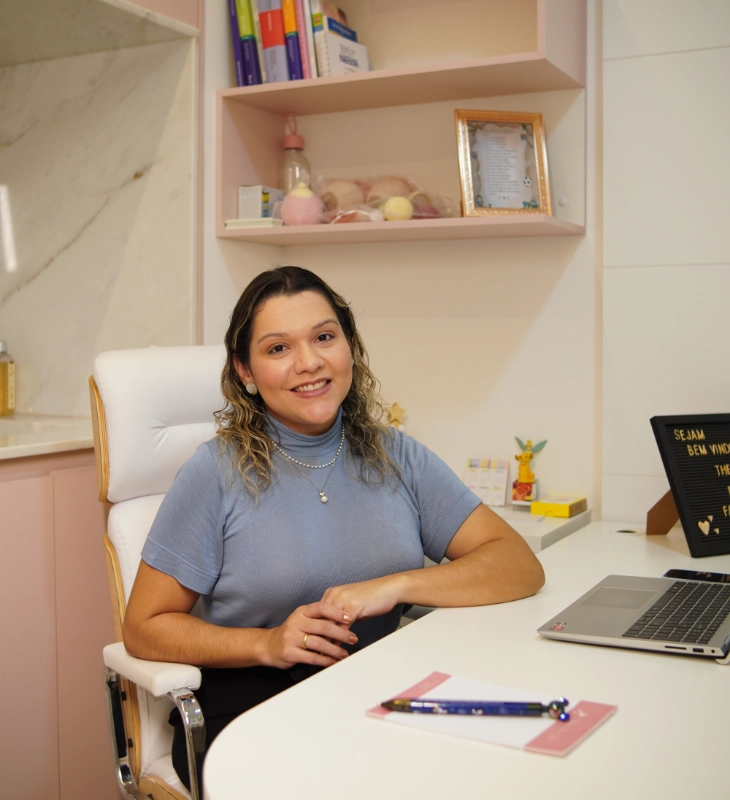 Dra. Glaucia Naves - Pediatra no St. Aeroporto Goiânia